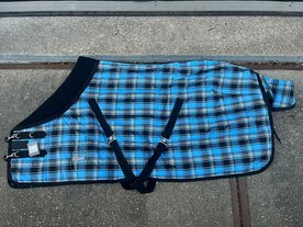 Staldeken fleece neck blauw 300gr. QHP 175/215.