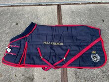 Staldeken La Valencio fleece neck 300gr. 195cm. Staldeken La Valencio fleece neck 300gr. 195cm.